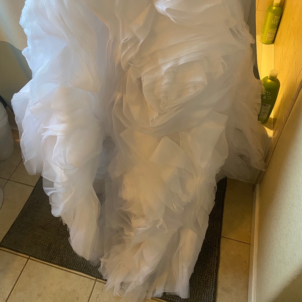 Wedding gown - Picture 2 of 5